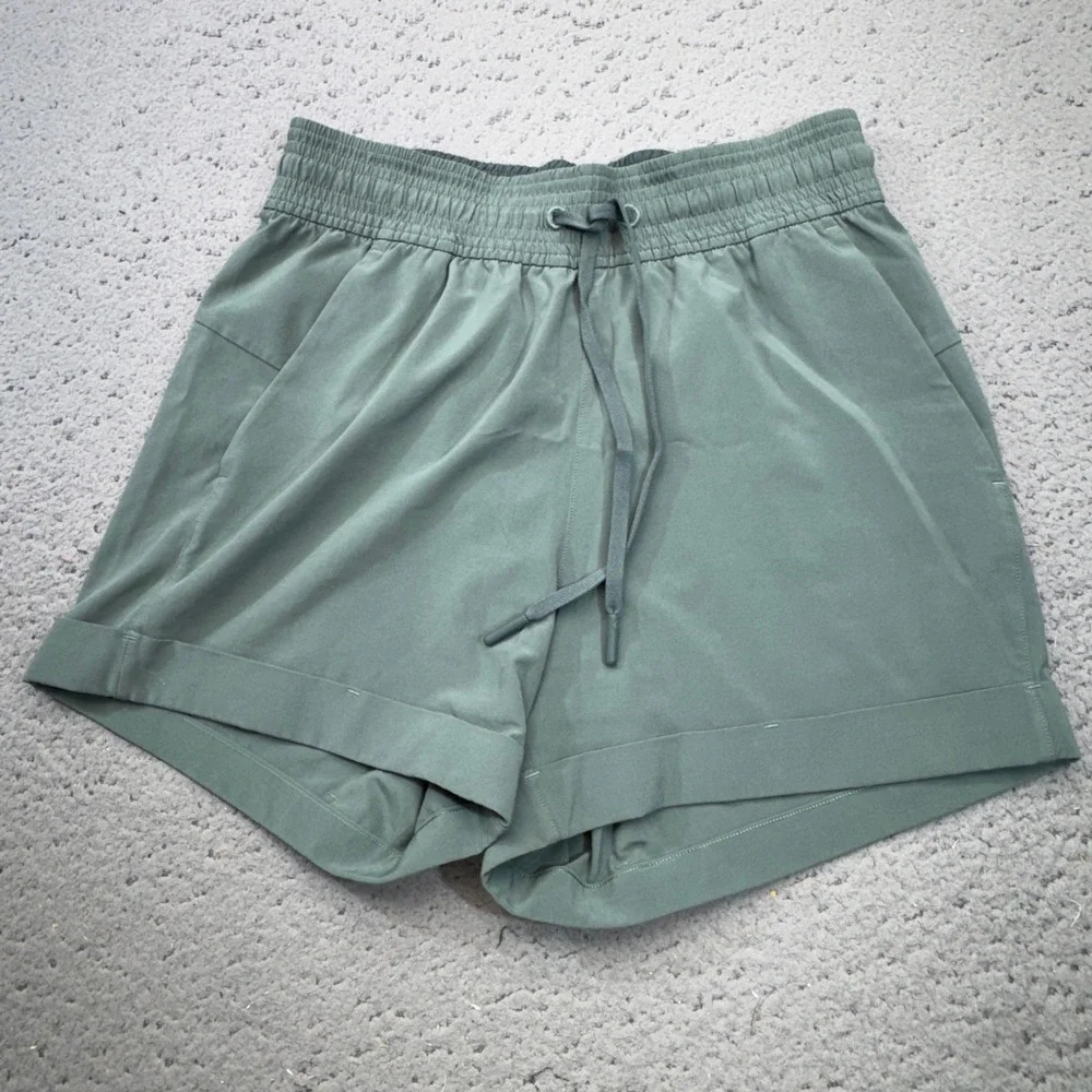 Lululemon Spring Break Away Cuffed All Day Shorts‎ Womens 2 Green W7AM5S